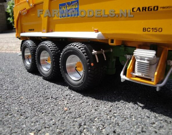 513. Joskin kiepers met Farmmodels opzetschotten en Michelin Cargo XBib 710/50 banden 