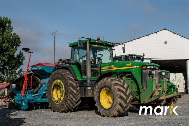 John Deere 8200T type stickers geschikt voor ERTL Precision JD 8400 Pr&eacute;-Cut Decals 1:32 Farmmodels.nl 