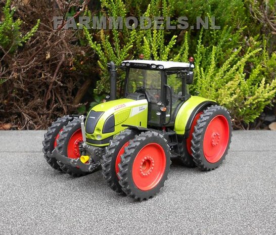 421. Claas Axions 900 serie op brede banden