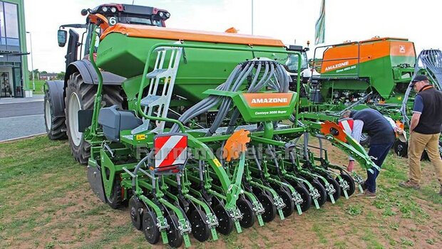 AMAZONE ORANJE 2X DECALS 8 mm hoog 1:32 Farmmodels.nl 