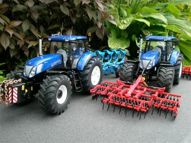 551. New Holland met Miedema kieper, Lemken Ploeg etc