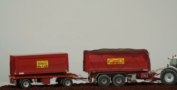 432. Platte wagen, geschikt gemaakt voor container vervoer, gebaseerd op het Farmmodels bouwkitje platte wagen