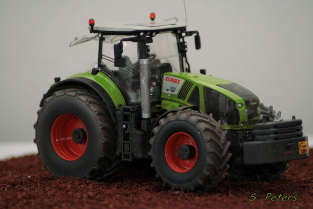 421. Claas Axions 900 serie op brede banden