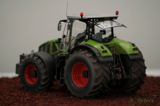 421. Claas Axions 900 serie op brede banden