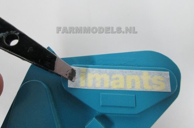 Rode Griffioen tbv blauw scania, 33x65mm  Pr&eacute;-Cut Decals 1:32 Farmmodels.nl
