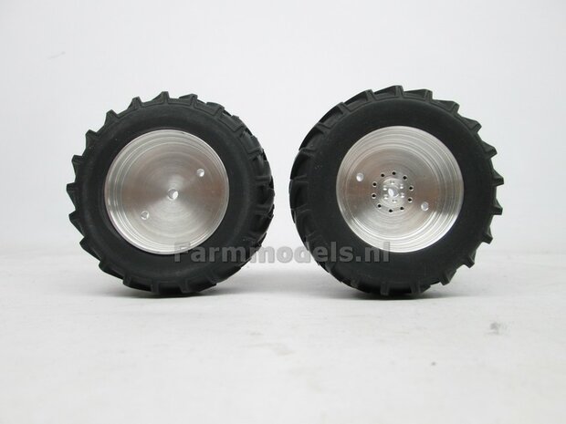 &Oslash; 61 x 25 mm: FORD TW &amp; 8730 - NH T7.210 &amp; T7.225: 2x Brede Banden (nr. 2A) + ALUMINIUM velgen BLANK geleverd 1:32 Custom Line Series 