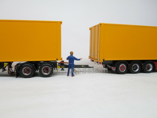 Bakopbouw 90x82.5x235mm met normale openslaande deuren Universeel t.b.v. vrachtwagen Chassis BOUWKIT  1:32   (HTD)