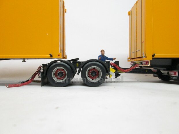 Bakopbouw 90x82.5x235mm met normale openslaande deuren Universeel t.b.v. vrachtwagen Chassis BOUWKIT  1:32   (HTD)