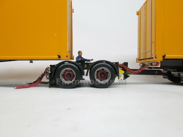 Bakopbouw 90x82.5x235mm met normale openslaande deuren Universeel t.b.v. vrachtwagen Chassis BOUWKIT  1:32   (HTD)