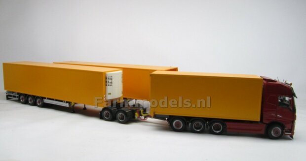 Bakopbouw 90x82.5x235mm met normale openslaande deuren Universeel t.b.v. vrachtwagen Chassis BOUWKIT  1:32   (HTD)