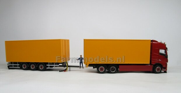 Bakopbouw 90x82.5x235mm met normale openslaande deuren Universeel t.b.v. vrachtwagen Chassis BOUWKIT  1:32   (HTD)