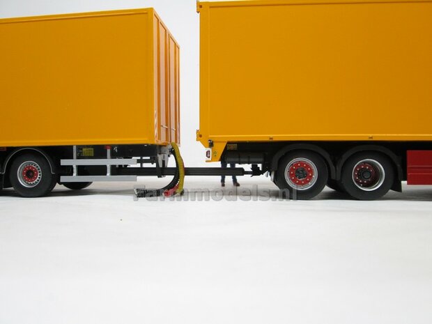 Bakopbouw 90x82.5x235mm met normale openslaande deuren Universeel t.b.v. vrachtwagen Chassis BOUWKIT  1:32   (HTD)