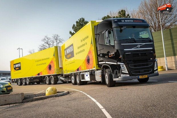Bakopbouw 90x82.5x235mm met normale openslaande deuren Universeel t.b.v. vrachtwagen Chassis BOUWKIT  1:32   (HTD)