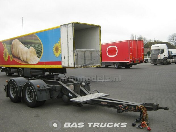 Bakopbouw 90x82.5x235mm met normale openslaande deuren Universeel t.b.v. vrachtwagen Chassis BOUWKIT  1:32   (HTD)