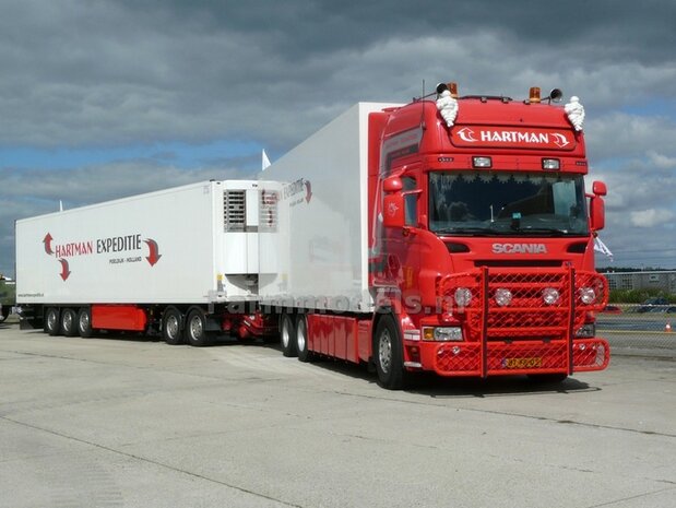 Bakopbouw 90x82.5x235mm met normale openslaande deuren Universeel t.b.v. vrachtwagen Chassis BOUWKIT  1:32   (HTD)