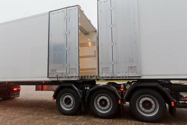 Bakopbouw 90x82.5x235mm met normale openslaande deuren Universeel t.b.v. vrachtwagen Chassis BOUWKIT  1:32   (HTD)