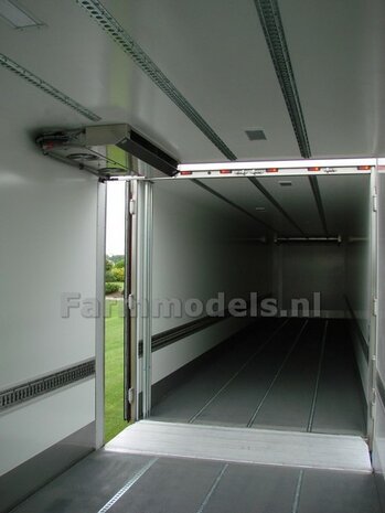 Bakopbouw 90x82.5x235mm met normale openslaande deuren Universeel t.b.v. vrachtwagen Chassis BOUWKIT  1:32   (HTD)