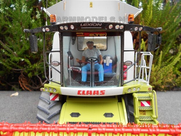 405.  Claas Lexion 770 met V900 maaibord Norev Agri Service Selten