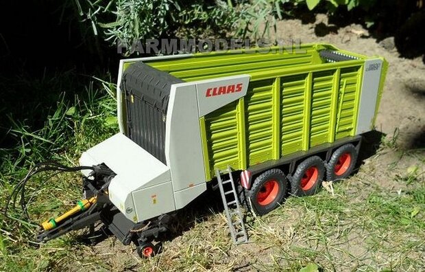 423. Claas Cargos 3 asser op Farmmodels onderstel.