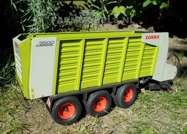 423. Claas Cargos 3 asser op Farmmodels onderstel.