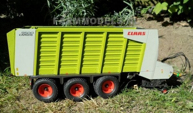 423. Claas Cargos 3 asser op Farmmodels onderstel.