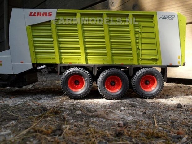 423. Claas Cargos 3 asser op Farmmodels onderstel.