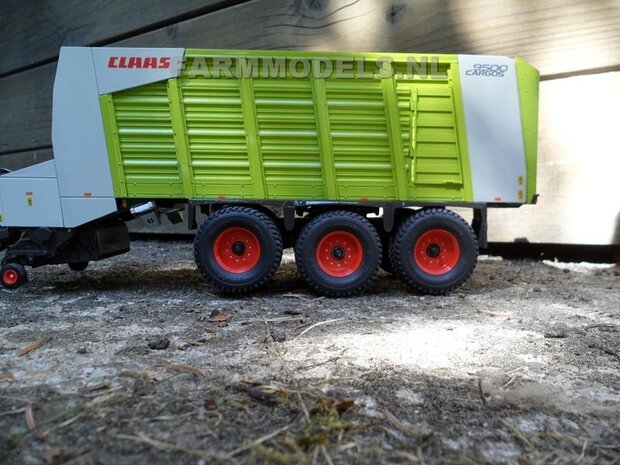 423. Claas Cargos 3 asser op Farmmodels onderstel.