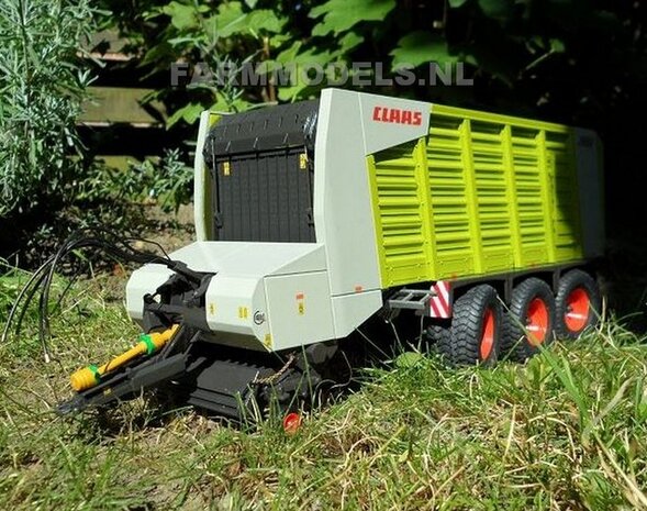 423. Claas Cargos 3 asser op Farmmodels onderstel.