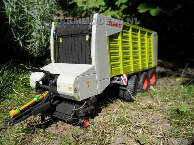 423. Claas Cargos 3 asser op Farmmodels onderstel.