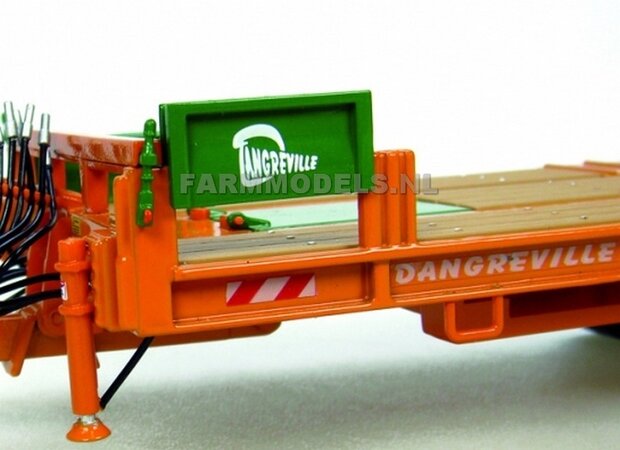 Dangreville PE 32 Tridem dieplader 1:32 Universal Hobbies UH2842