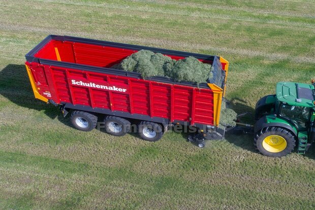 Schuitemaker Rapide 8400  3-asser dubbeldoel (opraap- &amp; silage-) wagen 1:32 UH6408  