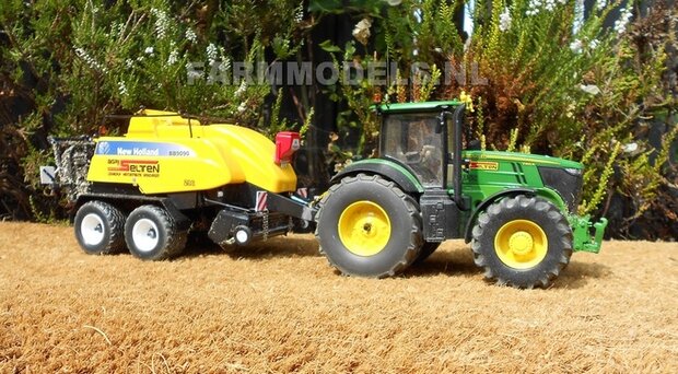 330. John Deere 7280R met New Holland BB9090 grootpakpers op brede banden met fronthef