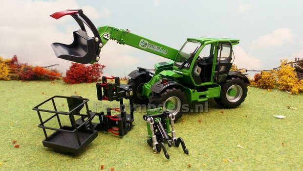 Merlo Multifarmer 44.9 CS - Verreiker / Telescoop Lader met diverse hulpstukken 1:32 ROS RS001091   