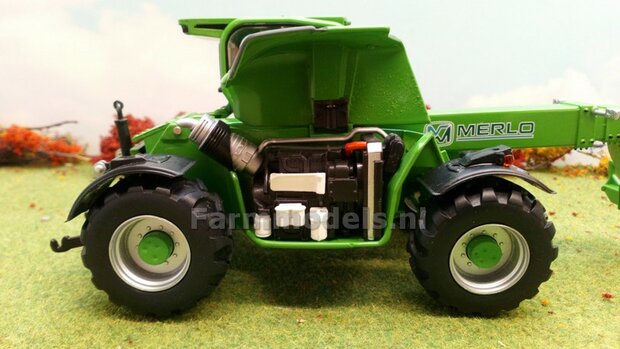 Merlo Multifarmer 44.9 CS - Verreiker / Telescoop Lader met diverse hulpstukken 1:32 ROS RS001091   