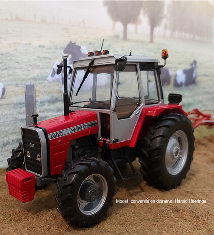 Massey Ferguson MF-699 type stickers op Zilverfolie 52x3mm Pr&eacute;-Cut Decals 1:32 Farmmodels.nl