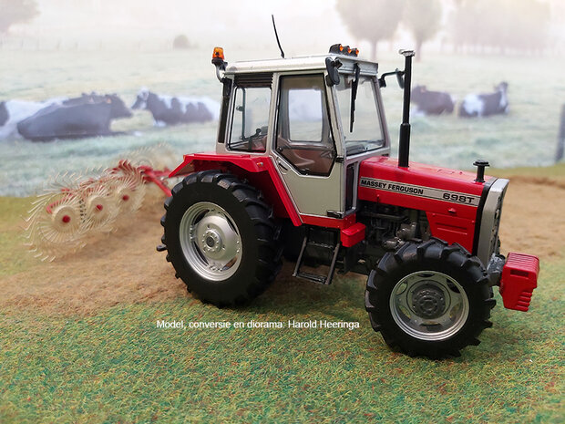 Massey Ferguson MF-699 type stickers op Zilverfolie 52x3mm Pr&eacute;-Cut Decals 1:32 Farmmodels.nl