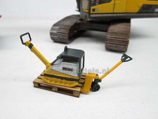 Tip: Bredere rupsen voor de Volvo EC350D Rupskraan/ Graafmachine 1:32   