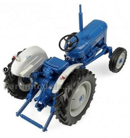 Fordson Super Dextra 2000 DIESEL 1:32 Universal Hobbies UH6275