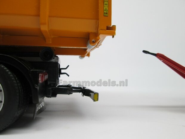 CLEAR WHITE HOOKLIFT VOLVO FH5 8x4 met Meiller haakarm incl. gratis stickerset WERKVERKEER 1:32 MargeModels  MM2235-01 