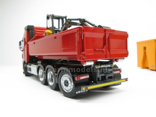 VOORBEELD FOTOS: HOOKLIFT VOLVO FH5 met Farmmodels bouwkits, Krampe haakarmbak van Wiking met opzetschotten, Nooteboom semi-dieplader etc.