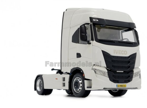 WHITE Iveco S-Way 4x2 wit 1:32 MarGe models MM 2231-01