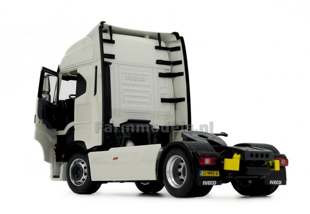 WHITE Iveco S-Way 4x2 wit 1:32 MarGe models MM 2231-01