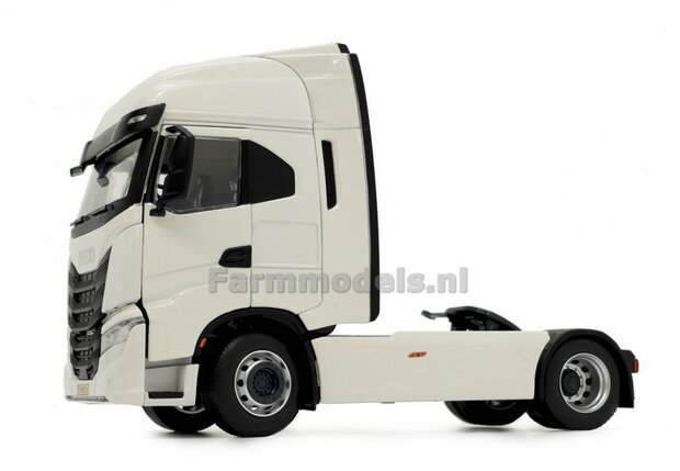 WHITE Iveco S-Way 4x2 wit 1:32 MarGe models MM 2231-01