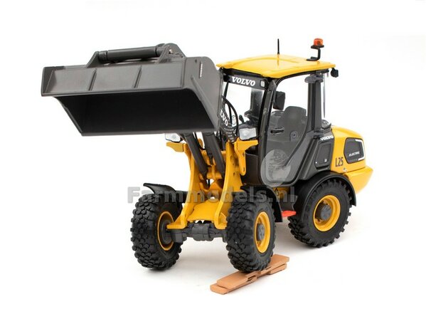 Volvo L25 Compact Wheel Loader Electric 1:32  AT3200164 