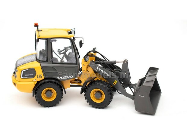 Volvo L25 Compact Wheel Loader Electric 1:32  AT3200164 