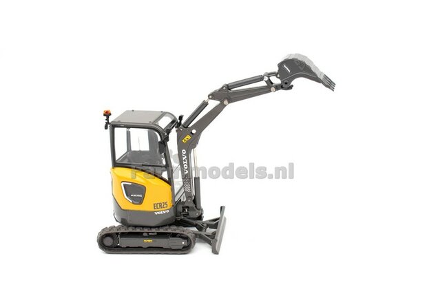 Volvo ECR25 Compact Excavator Electric 1:32  AT3200163 