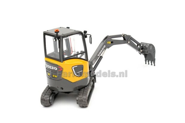 Volvo ECR25 Compact Excavator Electric 1:32  AT3200163 