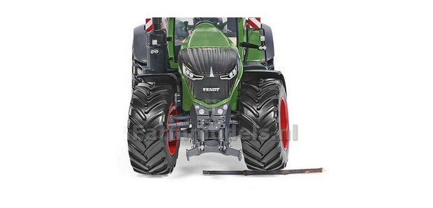 Fendt 1050 Vario met Fendt One Cabine (2022) + FREE GIFT 2 delige voorruit stickerset Dieselross German Meisterwerk 1:32 Wiking WK77864   