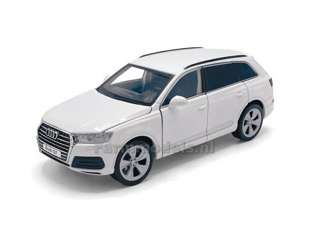 WIT Audi Q7, Licht, geluid en sturende voorwielen 1:32   tay32140026