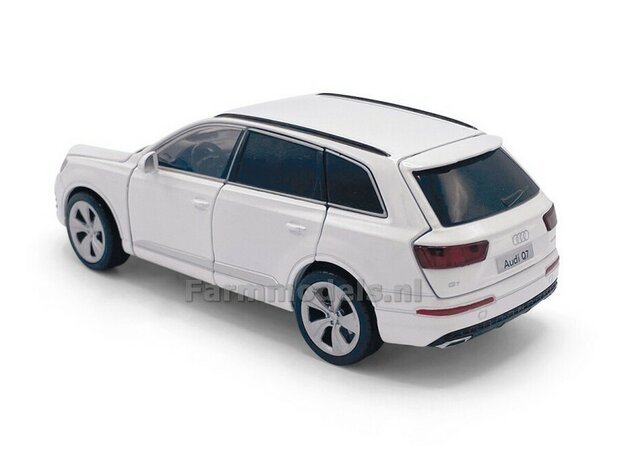 WIT Audi Q7, Licht, geluid en sturende voorwielen 1:32   tay32140026